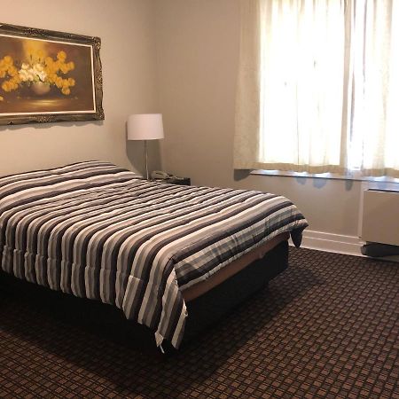 Royal Hotel Flin Flon Ngoại thất bức ảnh