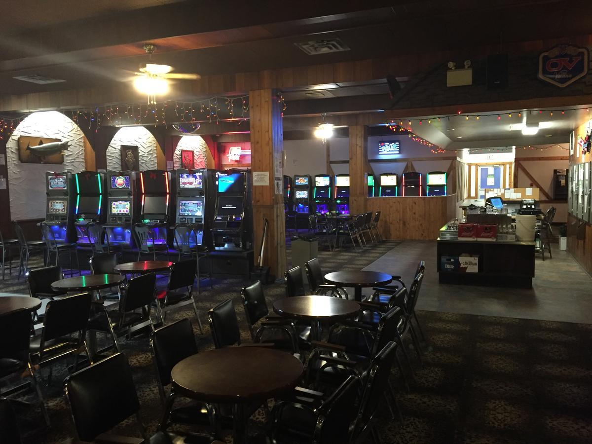 Royal Hotel Flin Flon Ngoại thất bức ảnh