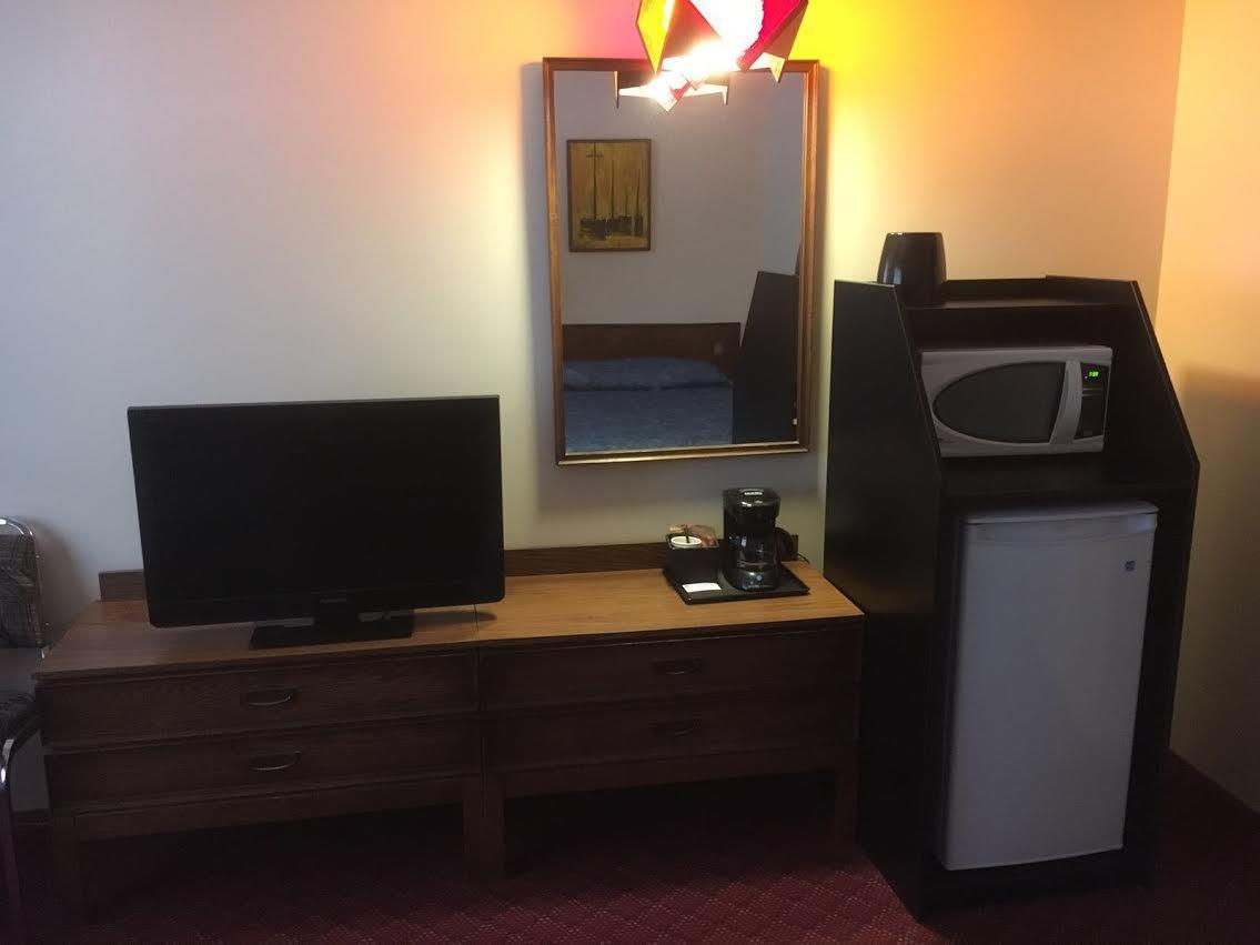 Royal Hotel Flin Flon Ngoại thất bức ảnh