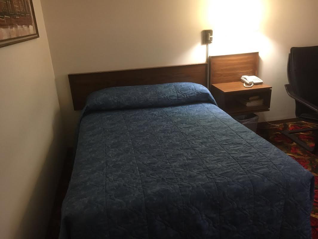Royal Hotel Flin Flon Ngoại thất bức ảnh