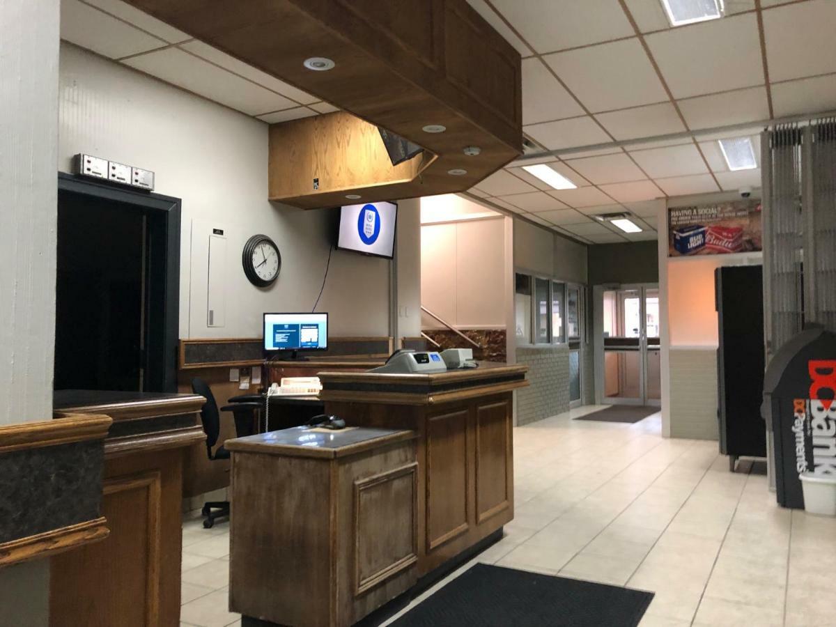 Royal Hotel Flin Flon Ngoại thất bức ảnh