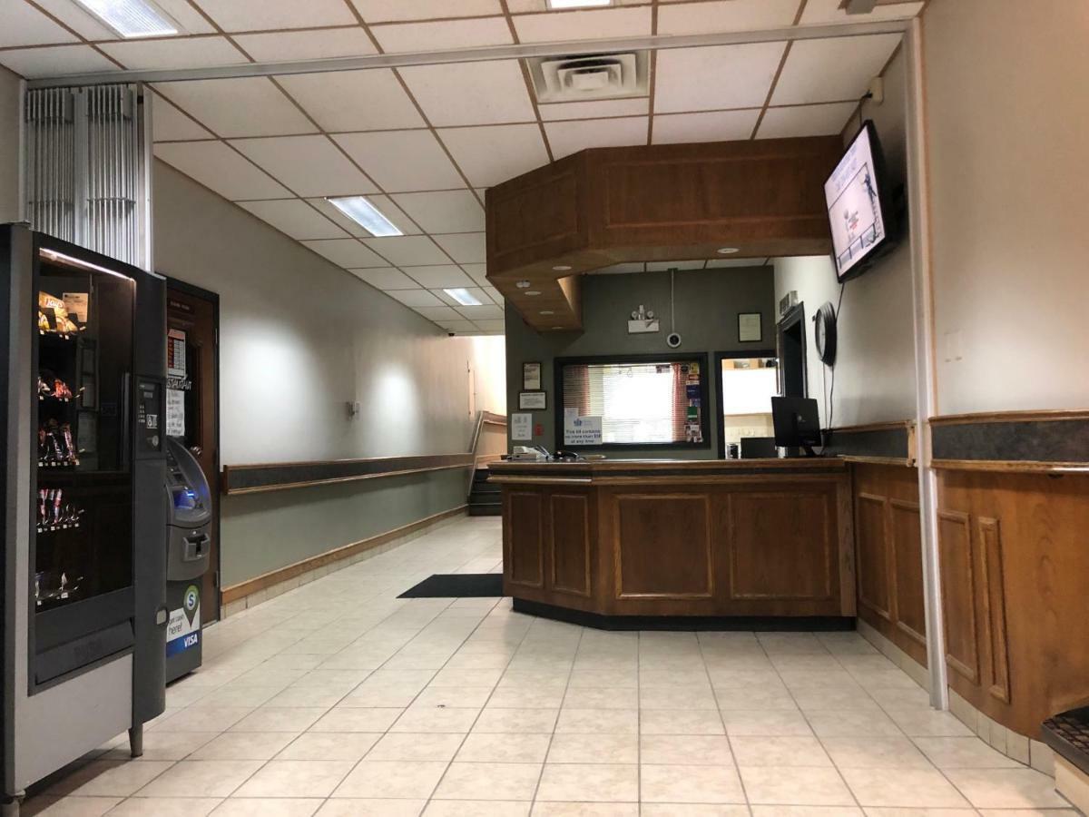 Royal Hotel Flin Flon Ngoại thất bức ảnh